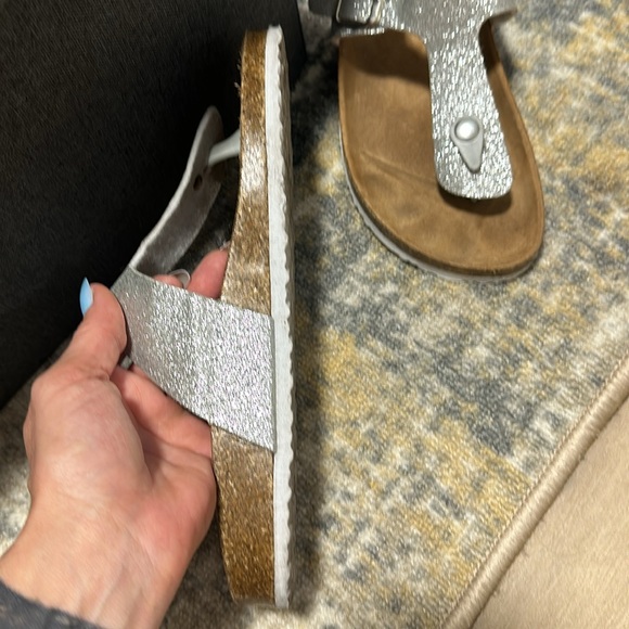 🩴 Silver Glitter Sandals 🩴 💎 - Picture 3 of 4